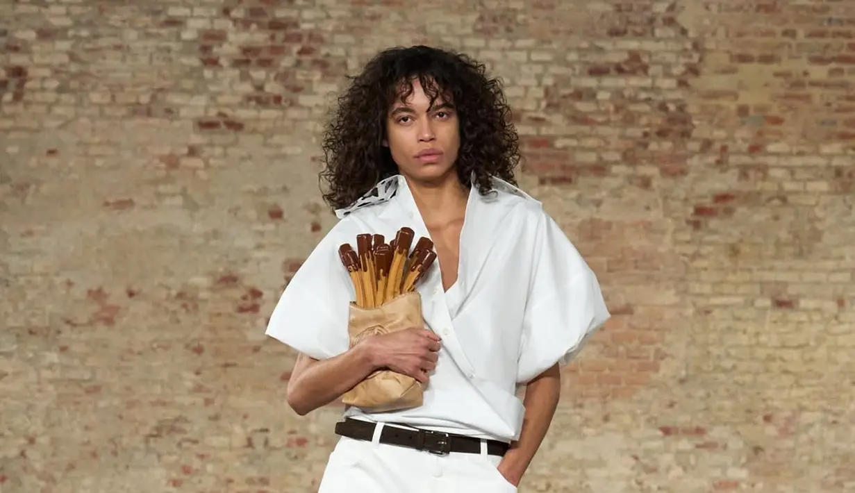 Tas Churros jadi sorotan utama di koleksi Moschino Fall/Winter 2026/27 [@moschino]