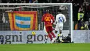 Hellas Verona mendesak AS Roma di sisa waktu. Tapi AS Roma berhasil membendung tamunya itu. (AP Photo/Andrew Medichini)