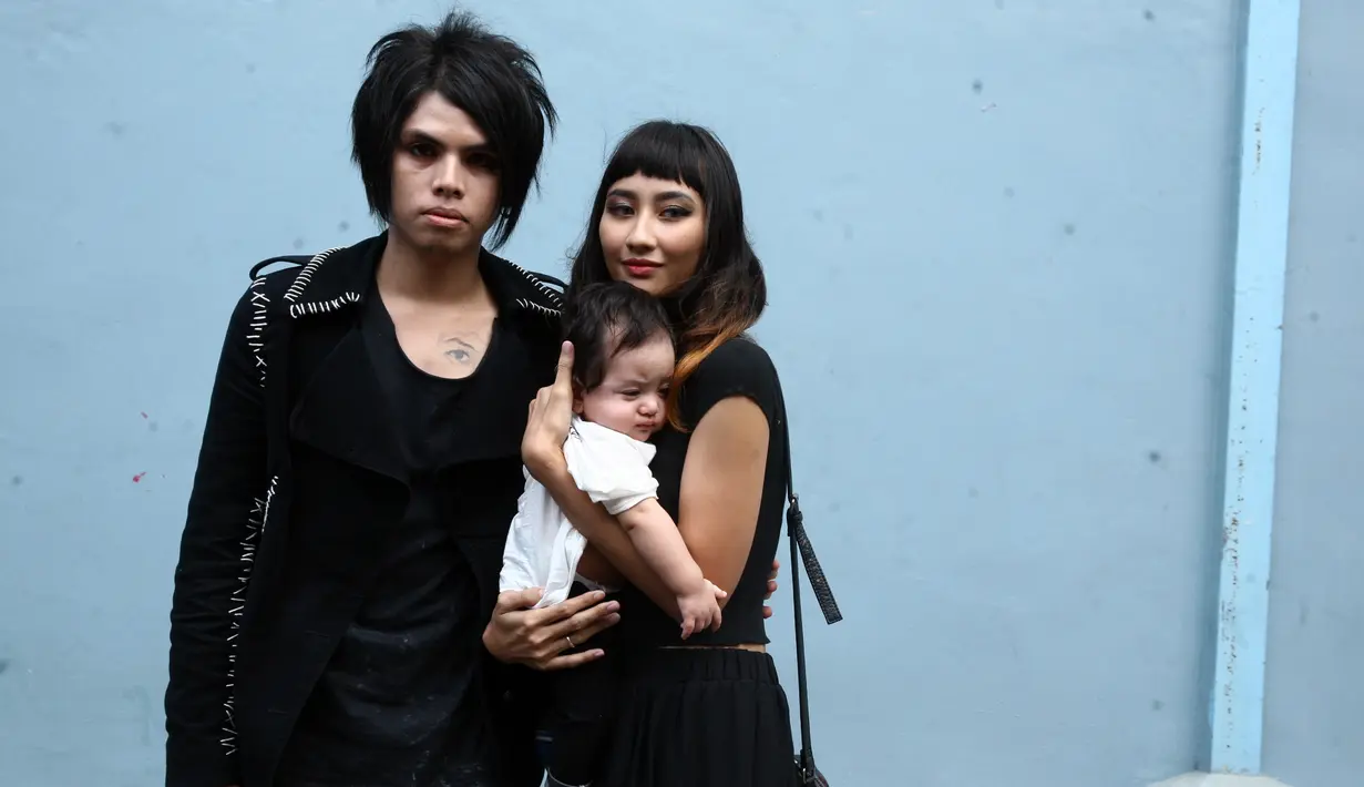 "Rasa sayang saya lebih besar daripada rasa malu saya. Kalau saya, terserah orang mau men-judge saya seperti apa. Ini adalah anak saya, dan saya sayang seratus persen, bahkan seratus lima puluh persen," tegas Axel Andaviar. (Nurwahyunan/Bintang.com)