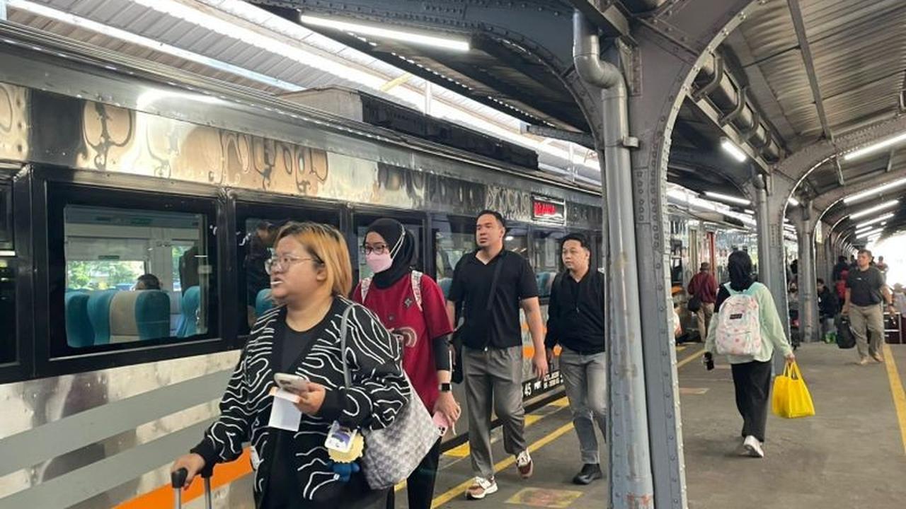 Puluhan Ribu Penumpang Padati Stasiun Daop 9 Jember Jelang Libur Panjang