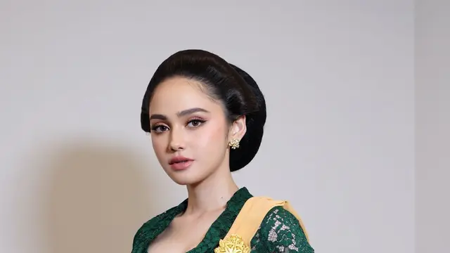 Pesona Ayu Syifa Hadju Jadi Bridesmaid Bersanggul Jawa dalam Balutan Kebaya