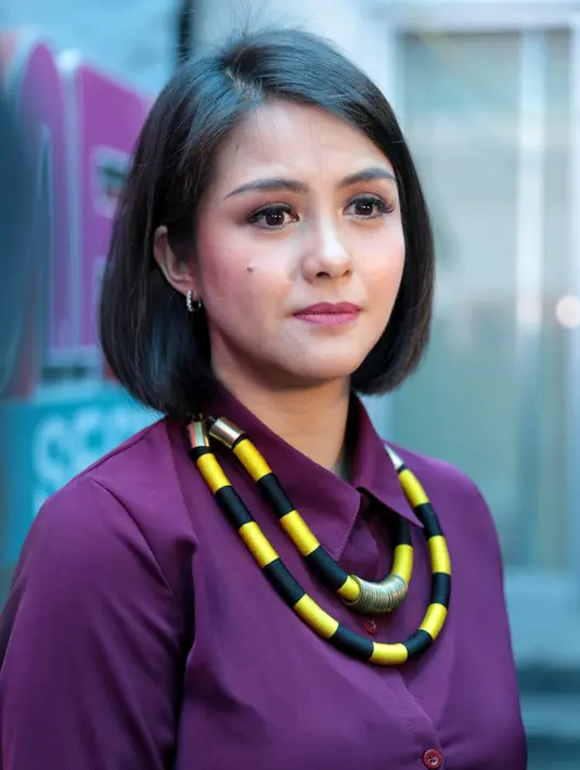 "Tapi katanya, saat itu kurang jahatnya, Padahal aku aslinya lebih seram dari antagonis. Aku jarang ngomong, tapi sekalinya ngomong pedas loh," aku Revalina S Temat, kawasan Tendean, Jakarta Selatan, Senin (5/12/2016). (Adrian Putra/Bintang.com)