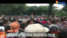 Aksi unjuk rasa sopir taksi online sempat menutup seluruh ruas Jalan Medan Merdeka Selatan menuju Jalan Harmoni.