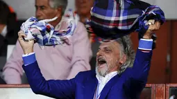 Presiden Sampdoria Massimo Ferrero merayakan gol yang timnya dalam lanjutan Liga Italia Serie A di Stadion Marassi, Genoa, Minggu (014/10/2015) Sampdoria dan Inter imbang 1-1. (REUTERS/Giorgio Perottino)