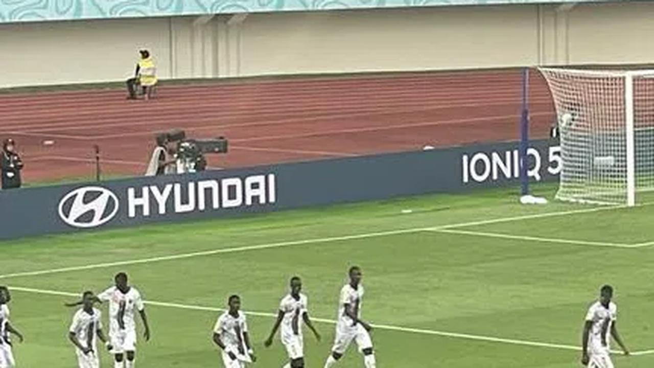 Piala Dunia U-17 Grup B, Mali Gilas Uzbekistan 3-0