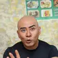 Deddy Corbuzier sebelum dikenal sebagai presenter, lebih dulu menjadi seorang mentalist. Bahkan dikenal sangat handal dalam memprediksi, bahkan koran nasional sekaligus. (Nurwahyunan/Bintang.com)