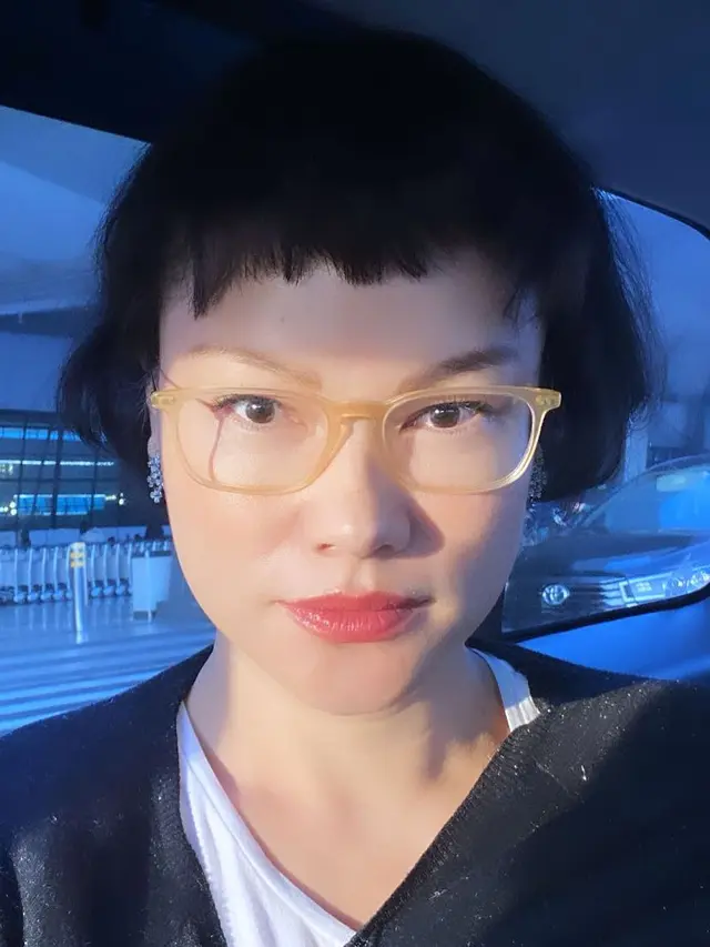Potret terkini Tracy Trinita, dengan model rambut pendek