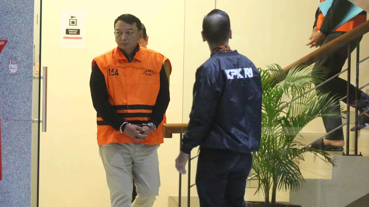 FOTO: Ketua dan Wakil Ketua Pengadilan Negeri Depok Ditahan KPK