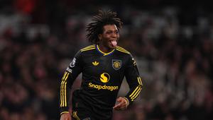 Pemain Manchester United (MU), Patrick Dorgu, berlari merayakan gol yang dicetaknya ke gawang Arsenal pada lanjutan Liga Inggris 2025/2026 di Emirates Stadium, Minggu (26/1/2026) malam WIB. (Mike Egerton/PA via AP)