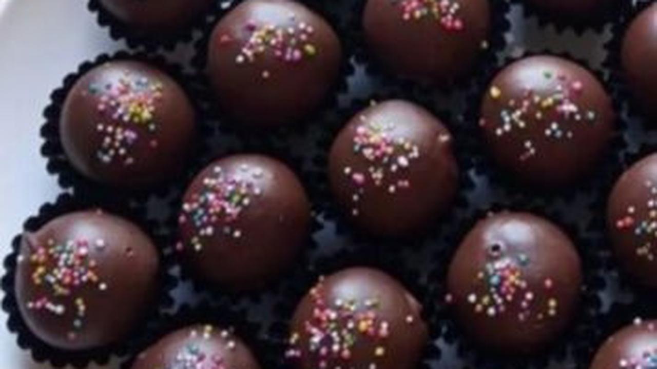 4. Resep Kue Kering Cokelat: Choco Balls<br>