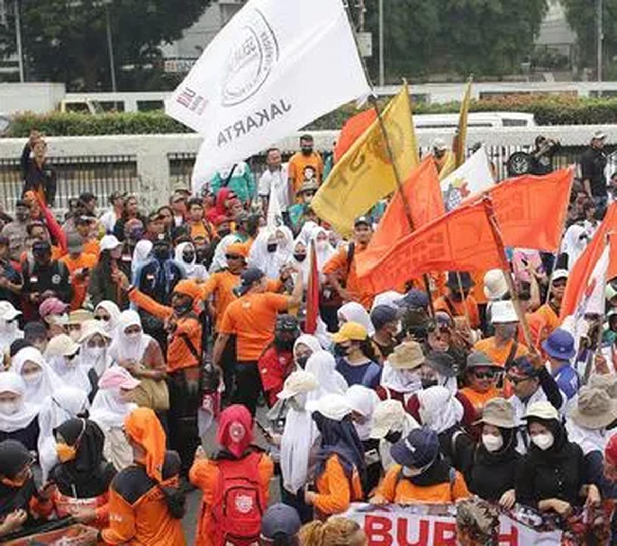 Presiden KSPI, Said Iqbal menyatakan, tuntutan kenaikan upah buruh sebesar 15 persen adalah hal yang wajar. Said ingin kenaikan gaji tidak hanya dinikmati golongan PNS semata sebagai bentuk keadilan.