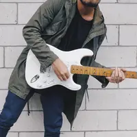 "Gue sih lagi pengen aja. Gue ngerasa laki-laki di satu waktu hidupnya perlu kayaknya manjangin rambut," ujar Petra Sihombing. (viainstagram@petra_sihombing/Bintang.com)