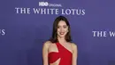 Aubrey Plaza berpose menghadiri Premiere Musim 2 Los Angeles Seri Asli HBO "The White Lotus" di Goya Studios di Los Angeles, California pada 20 Oktober 2022. Plaza tampak sangat anggun dan seksi saat dia tiba di acara tersebut dengan gaun merah cerah yang menyanjung sosoknya yang bugar. (AP Photo/Chris Pizzello)