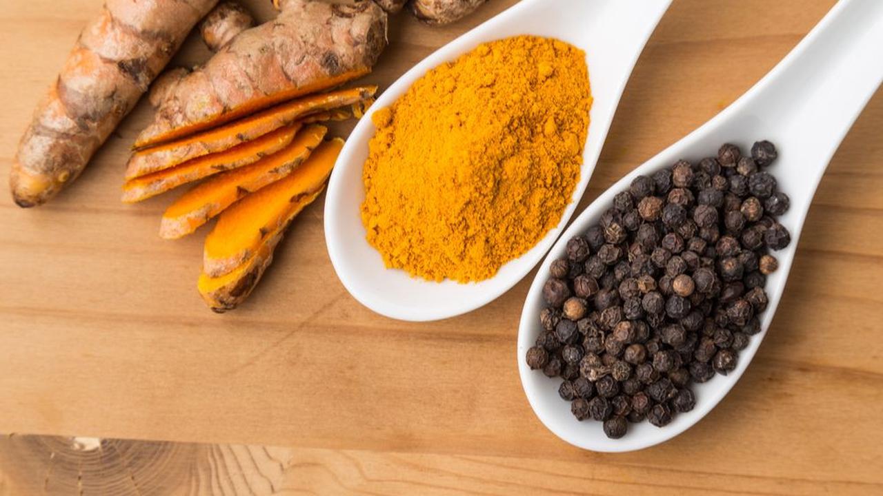 2. Atasi dengan Kunyit dan Black Pepper<br>