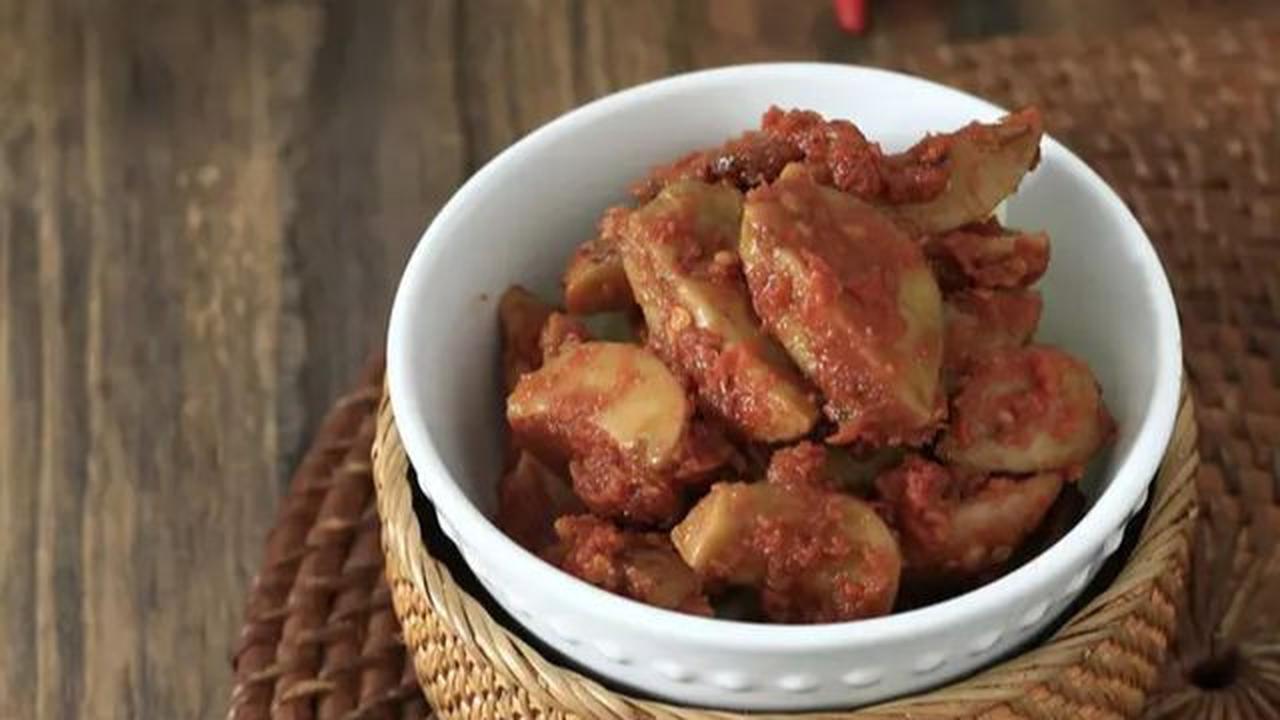 <b>7. Rendang Jengkol</b>