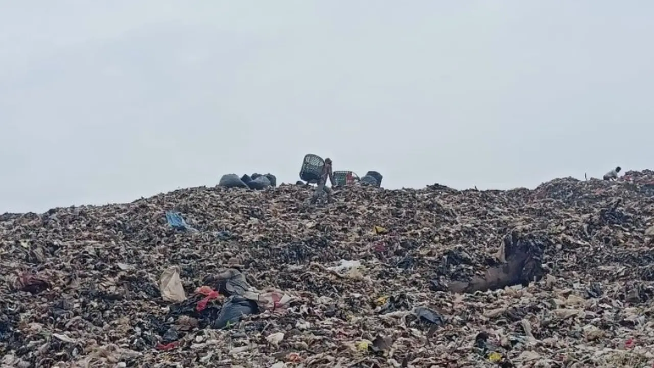 TPA Cipeucang, Kota Tangerang Selatan.