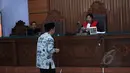 Mantan Dirjen Pajak Hadi Poernomo hadir tanpa pengacara dalam sidang praperadilan terhadap KPK di PN Jakarta Selatan, Senin (11/5/2015). Atas permintaan KPK, sidang praperadian Hadi Poernomo ditunda hingga 18 Mei mendatang. (Liputan6.com/Helmi Afandi)