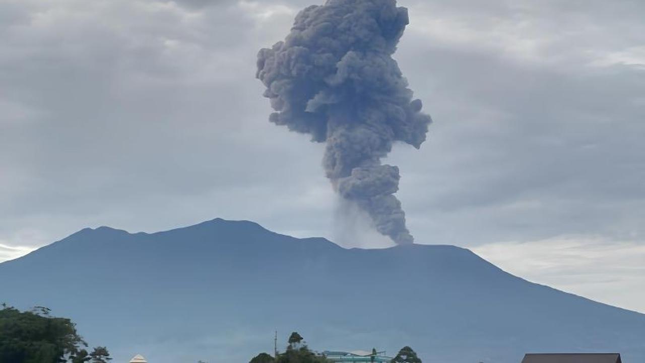 Erupsi Gunung Marapi: Semburkan Abu Vulkanik 500 Meter, Masyarakat Diimbau Waspada