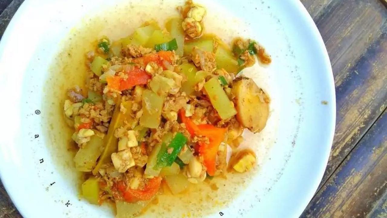 <b>9. Tongseng Sapi Labu Siam</b><br>