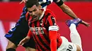 Di babak kedua, laga Inter Milan dan AC Milan berlangsung seimbang. (Gabriel BOUYS/AFP)