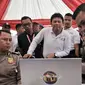 Wakapolri Komjen Pol Ari Dono saat peluncuran Electronic Traffic Law Enforcement (ETLE) di kawasan Bundaran HI, Jakarta, Minggu (25/11). Sistem ini akan dapat mendeteksi tanda nomor kendaraan bermotor secara otomatis. (Merdeka.com/Iqbal Nugroho)