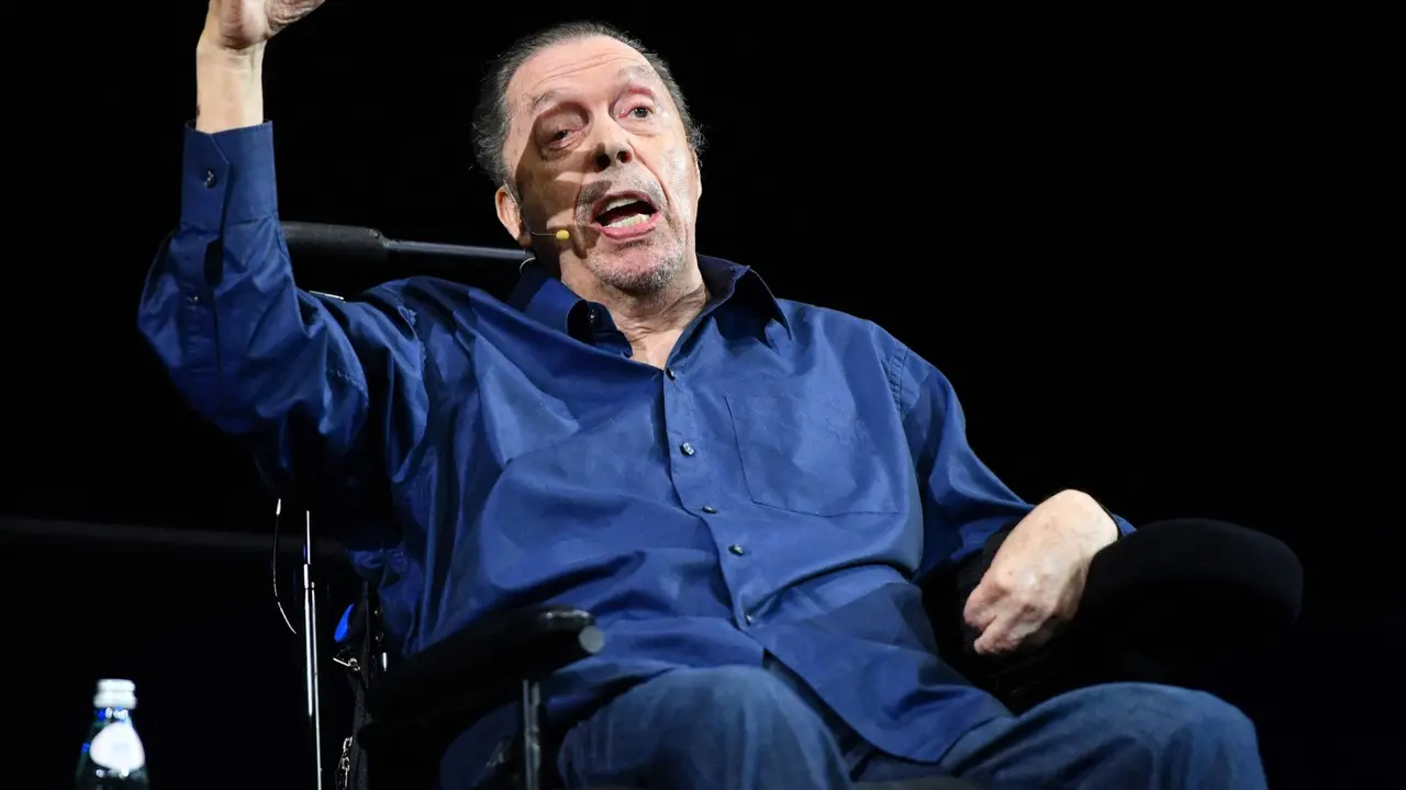 Tim Curry pada 2025 di Los Angeles. (Alberto E. Rodriguez / GETTY IMAGES NORTH AMERICA / Getty Images via AFP)