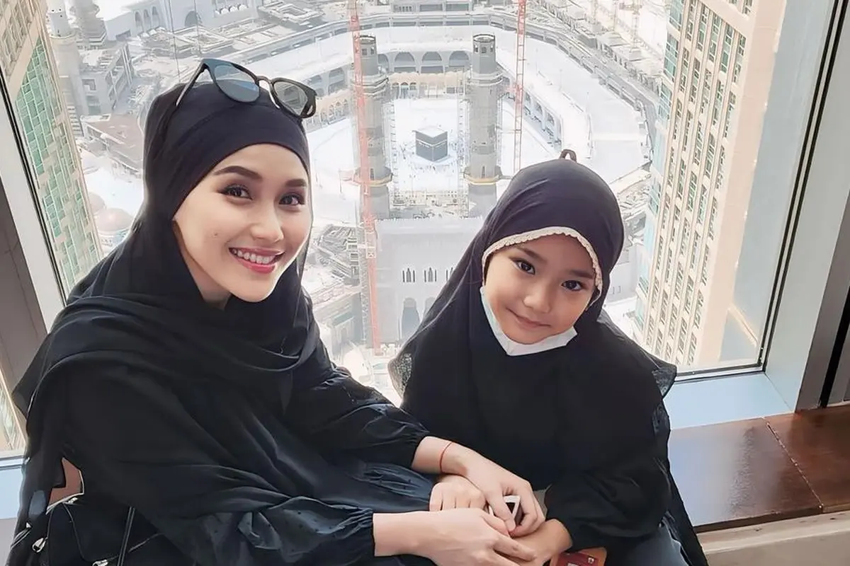 6 Potret Bilqis Anak Ayu Ting Ting saat Berhijab, Beranjak Remaja Makin Menawan