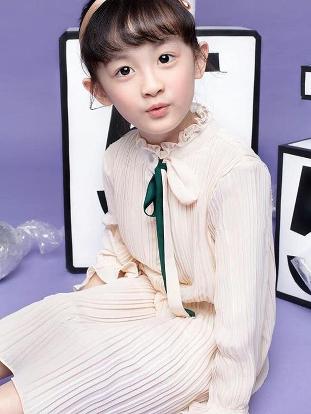 6 Potret Xie Shu Yu, Model Cilik Asal China yang Disebut Mirip Mark NCT