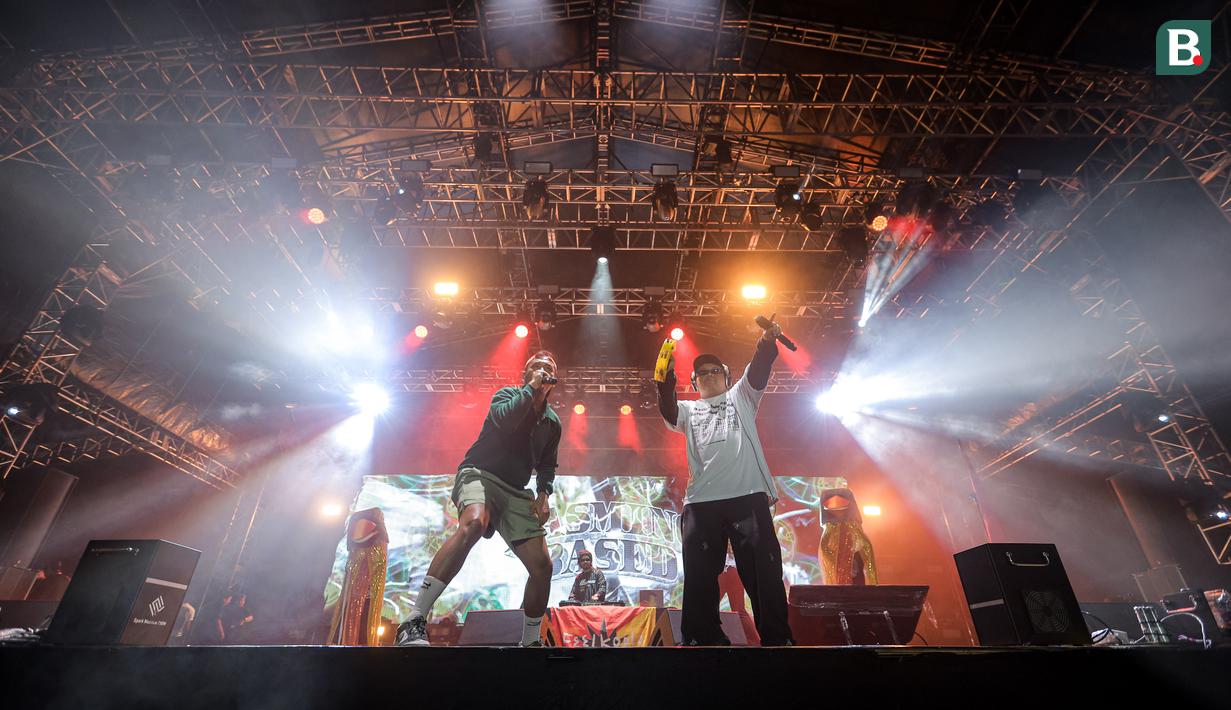 Feel Koplo saat tampil dalam acara Kapanlagi Buka Bareng (KLBB) 2026 yang berlangsung di Stadion Madya, Senayan, Jakarta, Minggu (01/03/2026). (Bola.com/Bagaskara Lazuardi)