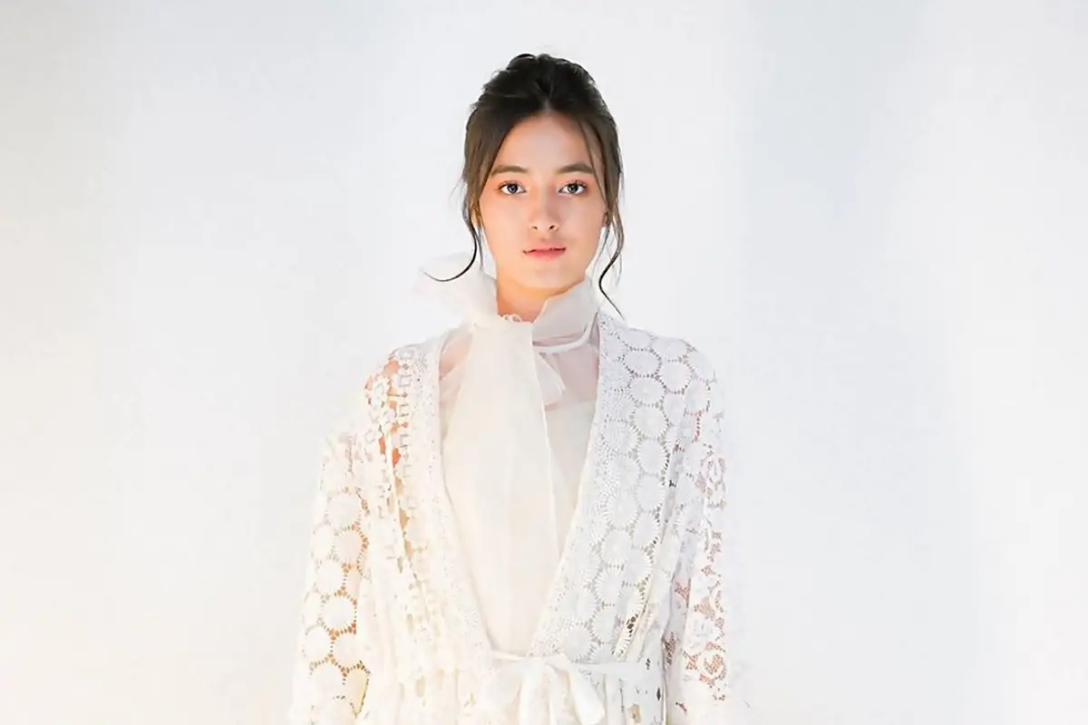 Pesonanya Makin Terpancar, Ini Potret Mawar Eva de Jongh denga Dress Berwarna Putih
