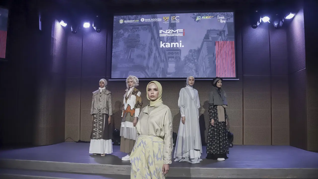 Kami. Bakal Tampilkan Keindahan Kain Tenun Endek Bali di Front Row Paris