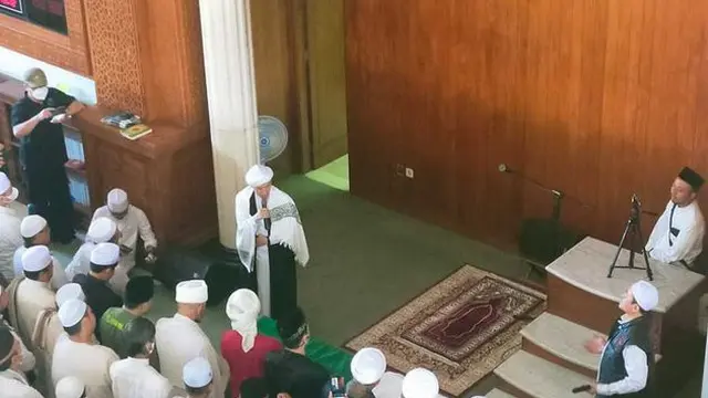 7 Momen Salat Jenazah Ameer Azzikra, Dihadiri Banyak Pelayat