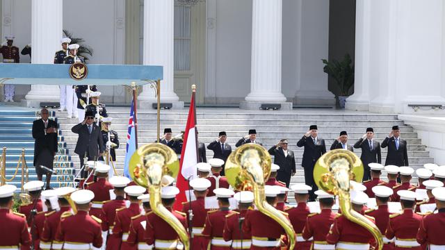 Wakil Menteri Komunikasi dan Digital (Wamen Komdigi) Angga Raka Prabowo menjadi salah satu delegasi yang mendampingi Presiden Prabowo Subianto menyambut Perdana Menteri (PM) Republik Fiji Sitiveni Rabuka di Istana Merdeka Jakarta, Kamis (24/4/2025).