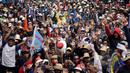Suasana aksi unjuk rasa massa dari Front Nelayan Bersatu di depan kantor Kementerian Kelautan dan Perikanan (KKP), Jakarta, Kamis (26/2/2015). (Liputan6.com/Faizal Fanani)