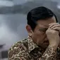 Menko Polhukam, Luhut Pandjaitan saat menggelar konferensi pers di Kantor Kemenkopolhukam,  Jakarta, Senin (12/10). Menurut Luhut, el nino menjadi tantangan utama mengatasi kebakaran lahan dan hutan pada tahun ini. (Liputan6.com/Faizal Fanani)