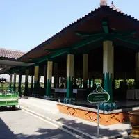 Tempat dilaksanakannya syukuran pernikahan Nani Wijaya dan Ajip Rosidi di dalam kompleks Keraton Kasepuhan Cirebon. (Adrian Putra/Bintang.com)