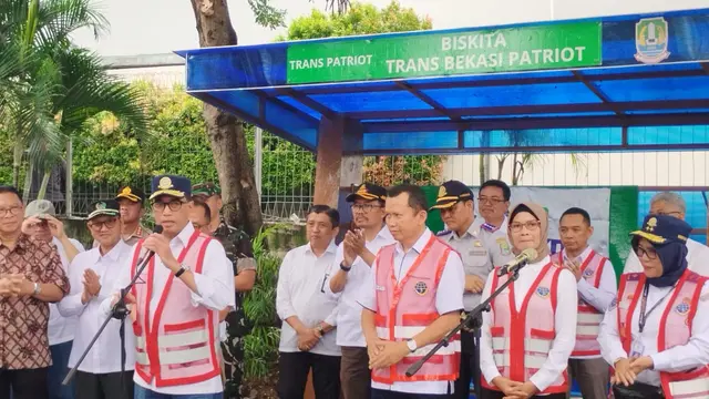 Menteri Perhubungan (Menhub) Budi Karya Sumadi resmikan layanan angkutan massal perkotaan Biskita Trans Bekasi Patriot, Minggu (3/3/2024).