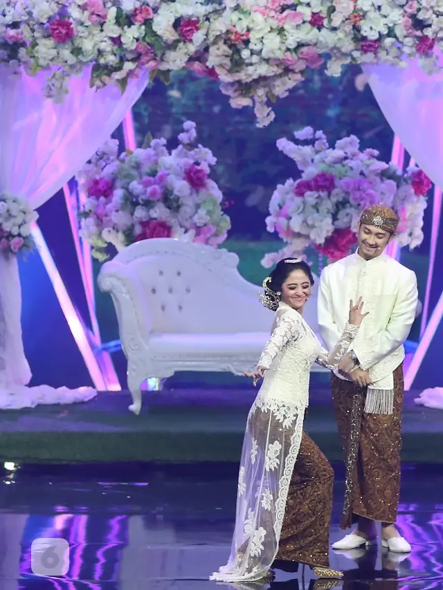 [Bintang] Dewi Perssik dan Angga Wijaya