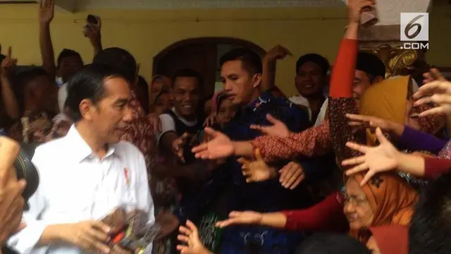Rombongan Presiden Jokowi tiba di Lapangan Udara Bunggul Wulung, Cilacap, Jawa Tengah, Kamis sekitar pukul 12.10 WIB.
