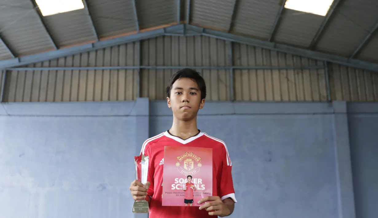 Kini Ibrahim Zikri menjadi calon penerus pengibar merah putih di stadion kebanggaan Manchester United, Old Trafford. (Bola.com/Vitalis Yogi Trisna)