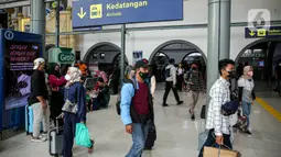 Kepala Hubungan Masyarakat (Humas) PT KAI Daop 1 Jakarta Eva Chairunisa menyatakan bahwa arus milir (kembali ke hilir) atau balik Lebaran (Idul Fitri) 1444 Hijriah di Stasiun Pasar Senen dan Gambir diperkirakan rata-rata mencapai 40.000 sejak Senin ( 24/4) sampai 1 Mei 2023. (Liputan6.com/Faizal Fanani)