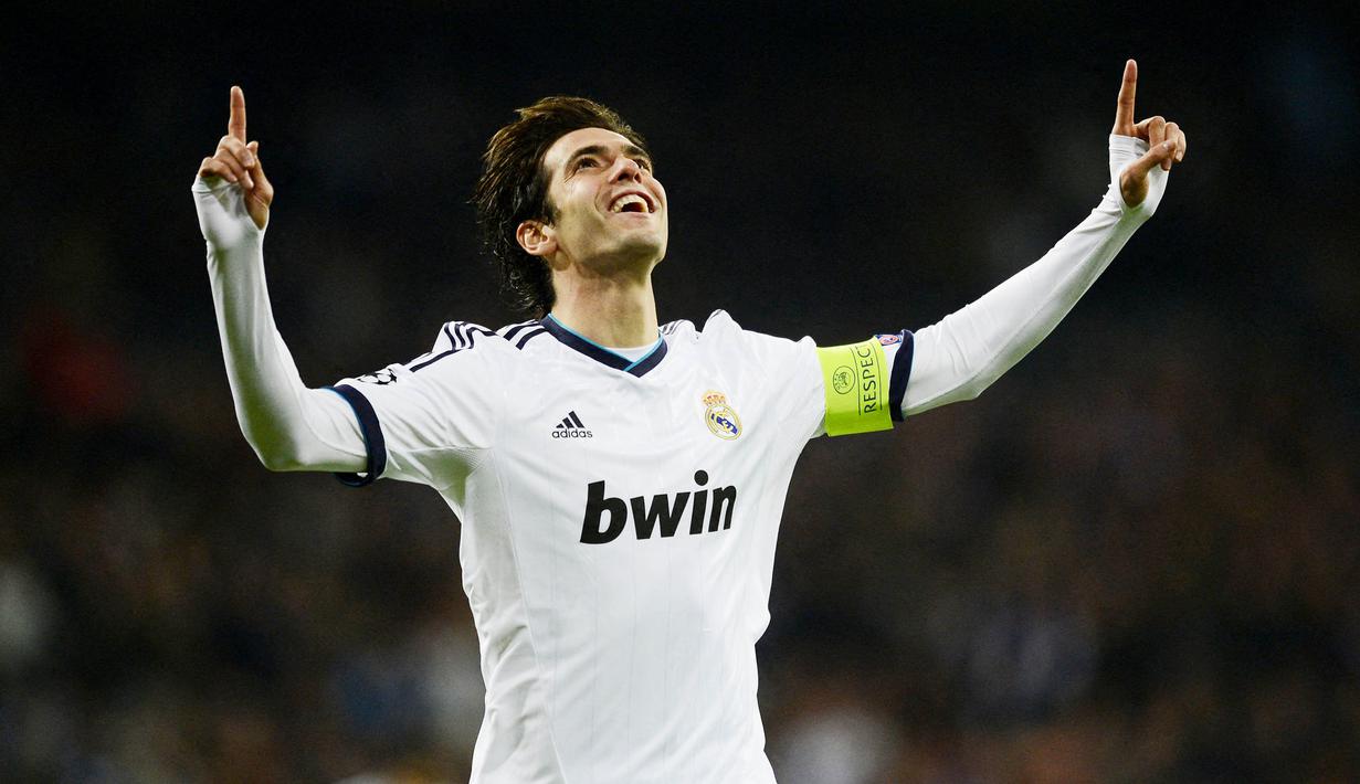 Kaka - Penampilan apik Kaka bersama AC Milan membuat Real Madrid memboyongnya pada 2009. Namun sayang Kaka justru tampil melempem dan kesulitan menemukan performa terbaiknya bersama Real Madrid dan lebih banyak dibangku cadangkan. (AFP/Christof Stache)