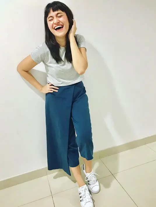 Melihat dari foto-foto yang diunggah Marshanda di akun Instagramnya, terlihat gayanya yang masih seperti anak ABG. Selain itu, ia dan buah hatinya, Sienna Ameerah Kasyafaniv, seperti sepasang sahabat. (Instagram/marshanda99)