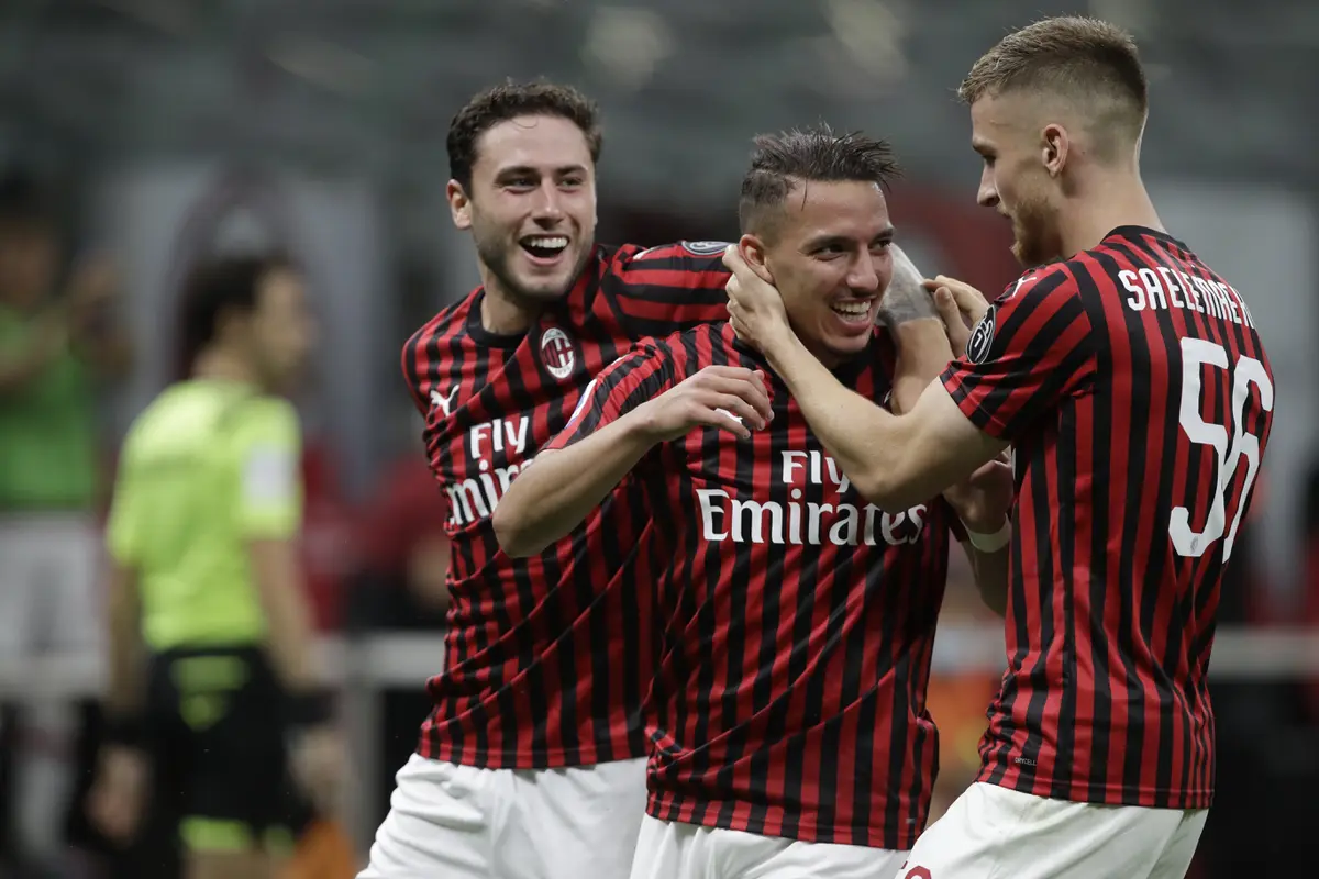 Selebrasi Pemain AC Milan saat Lumat Bologna