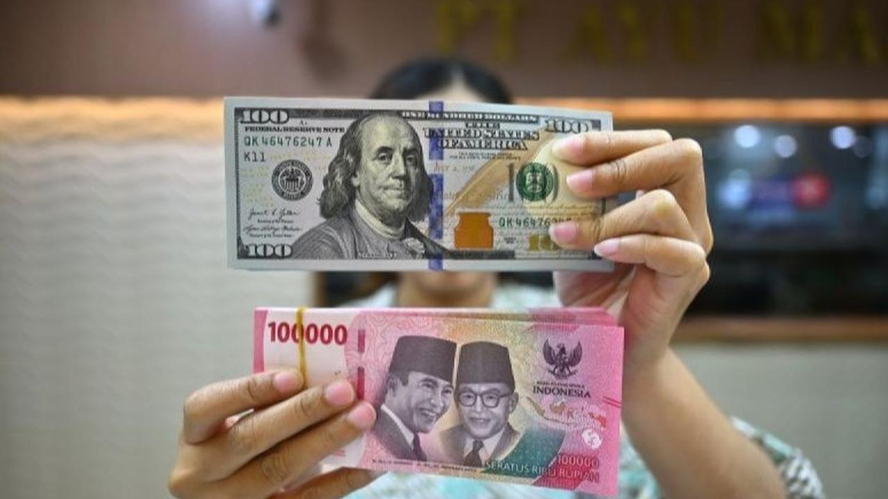 Rupiah Melemah: Efisiensi Anggaran dan Tarif Impor AS Jadi Faktor Utama