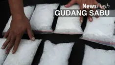 Badan Narkotika Nasional (BNN) menggerebek pergudangan di Ancol Barat III, Pademangan, Jakarta Utara. Dari lokasi penggerebekan, diamankan sabu kualitas wahid dengan berat ratusan kilogram 
