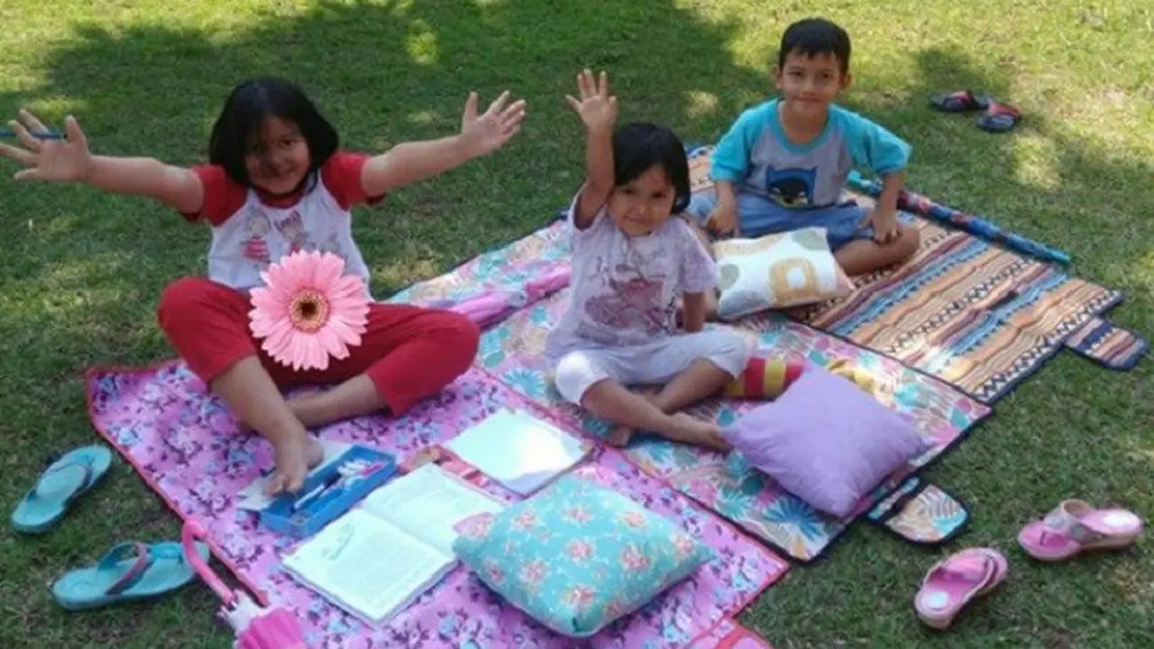 Piknik Bareng Keluarga Makin Asyik Pakai Tikar Lipat yang Praktis