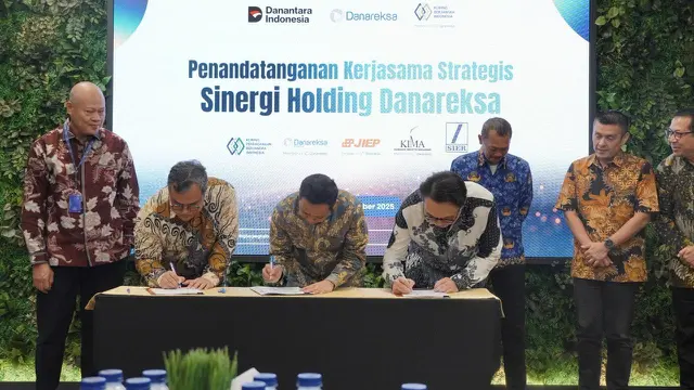 PT KBI melakukan penandatanganan Perjanjian Kerja Sama Strategis Sinergi Holding BUMN Danareksa. (Dok KBI)