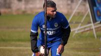 Cristian Gonzales dalam sesi latihan bersama PSIM. (Bola.com/Vincentius Atmaja)