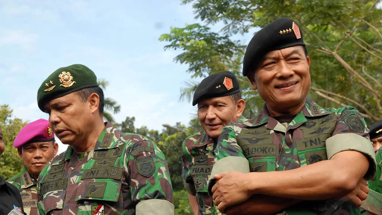 Ekspresi Moeldoko Saat Melihat Latihan Pengamanan Pilpres 2014
